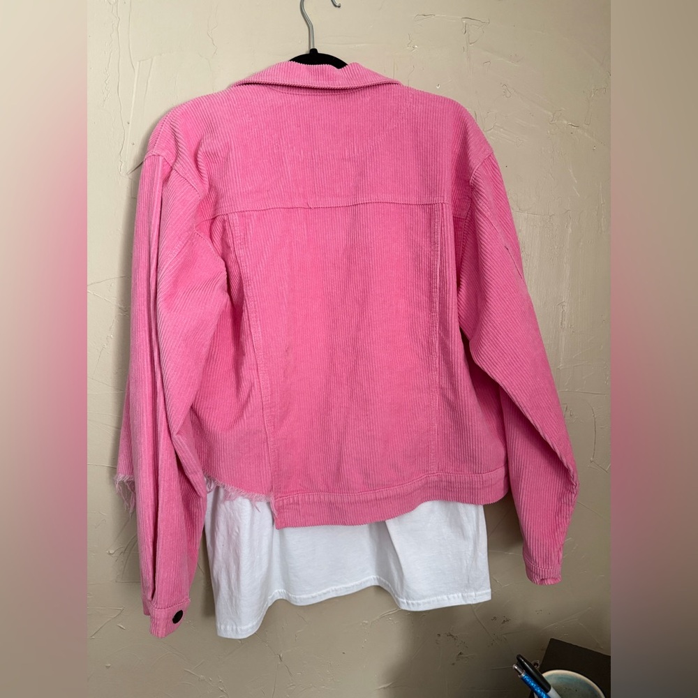 POL Raw Edge Corduroy Jacket‎ + Cute Western Tee Bundle
Shirt: Size Large - Picture 3 of 7